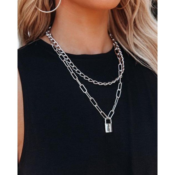 Lip-Locked Layered Chain Necklace